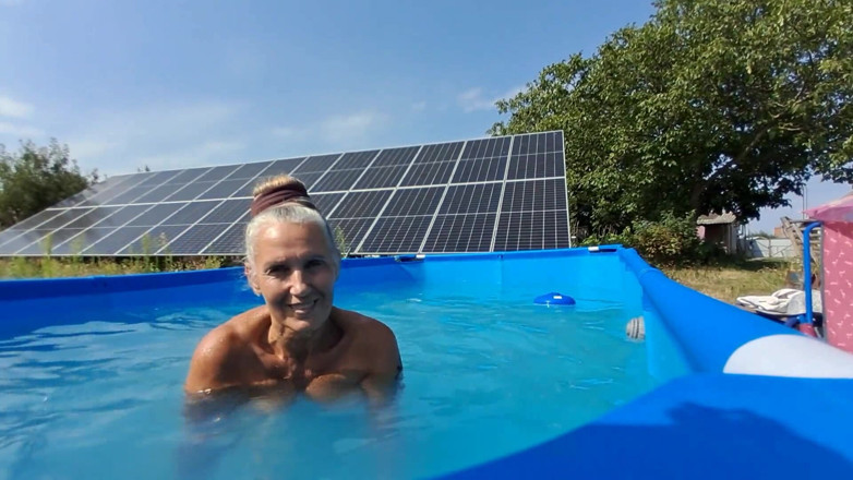 Lukerya: Ibu rumah tangga yang panas sedang berlibur