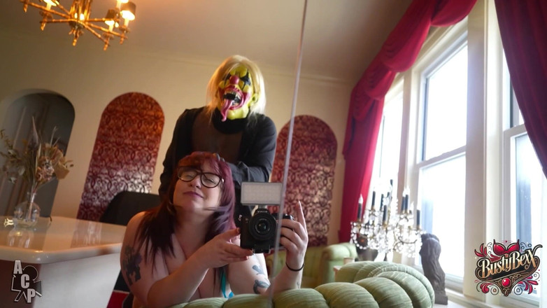 Busty Bexx: Chicago Gangster Met Gibby De Clown