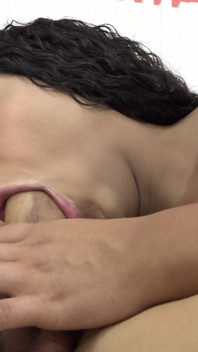 애널 섹스 후 서로 사정하는 거유 트랜스 친구들