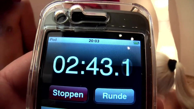 Amateur Pornos XXX: Blonde Loszka Ssie Masywnego Kutasa W Dzikim Trójkącie