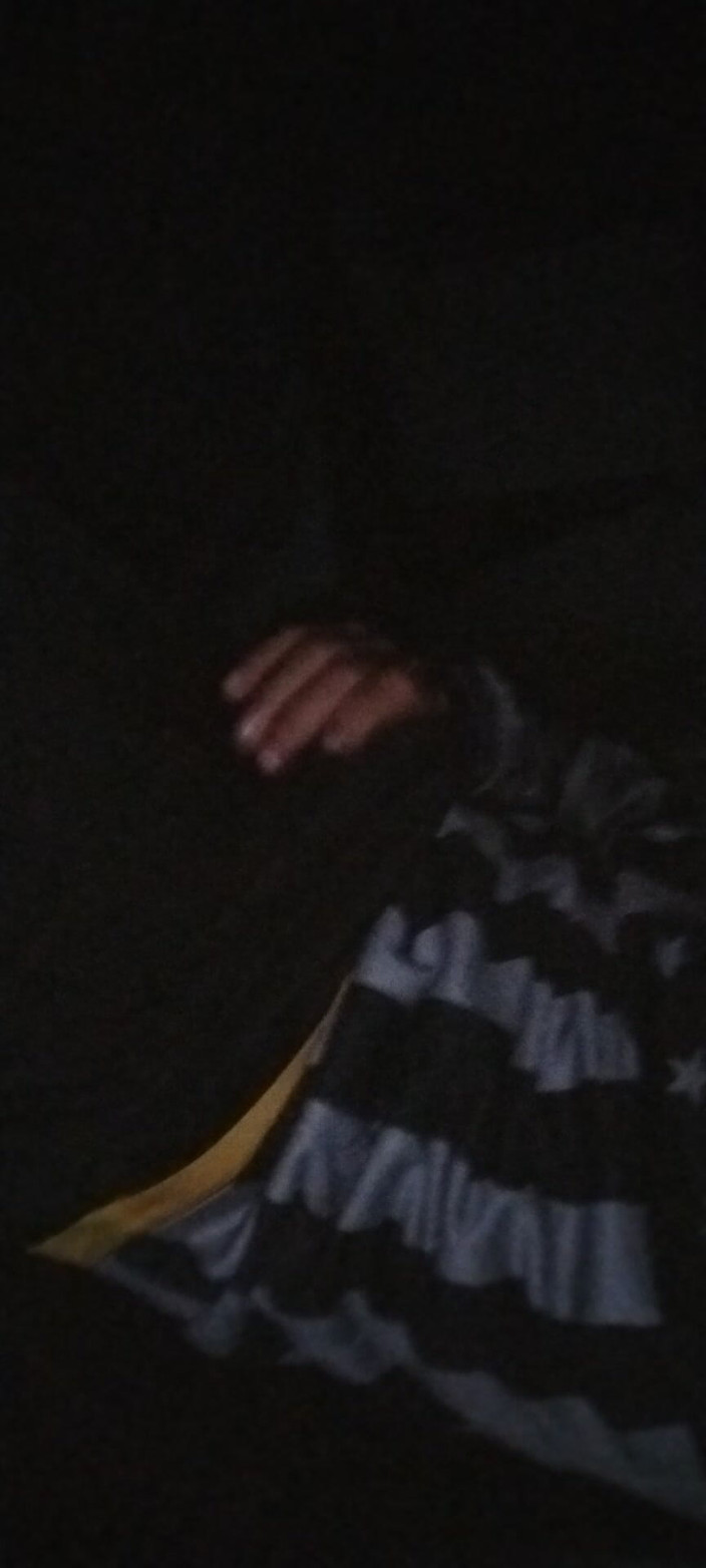 AlexAlejandro13: Si tocca davanti ai suoi pantaloni