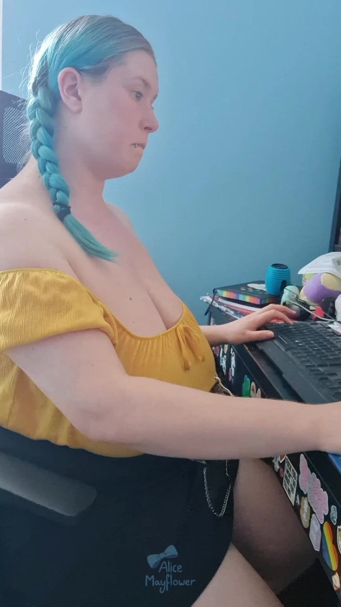 Alice_Mayflower_Scottish: 夹住的豆子闪烁 - 独奏女孩