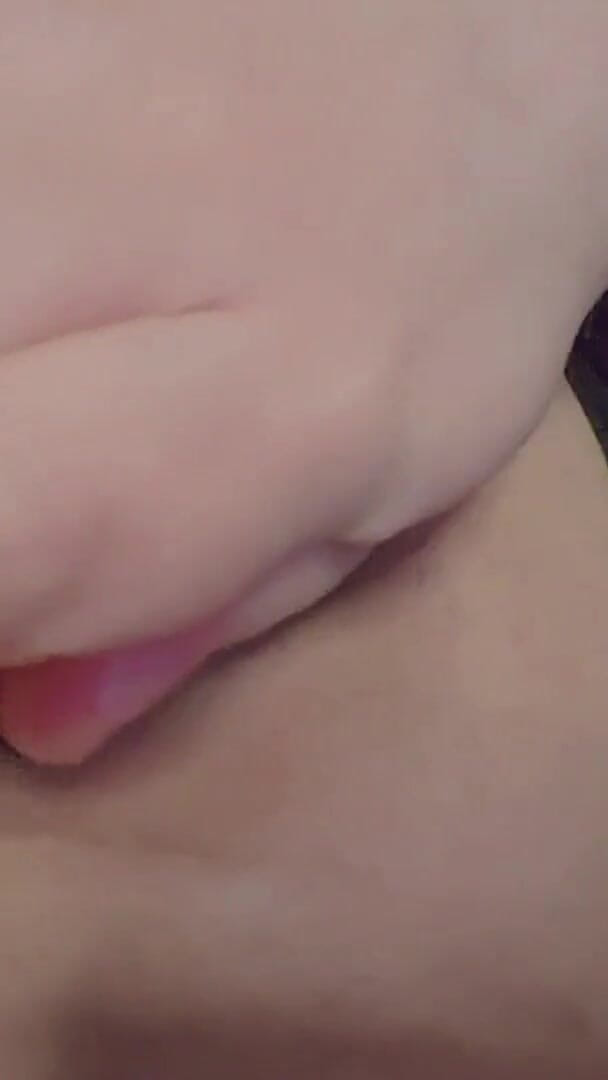 Hana Lily: Nettes Amateur-mädchen Fingert Muschi in Nahaufnahme! (vollständiges Video 10min)