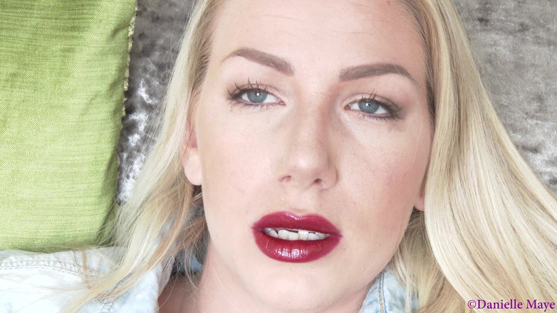 Danielle Maye: Lipstick Yawn