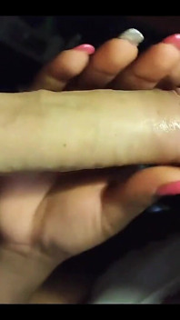 Dr Pussy2 - morena curta faz um boquete saboroso com lábios grossos para o branco de um enorme pau de 23cm e é muito duro