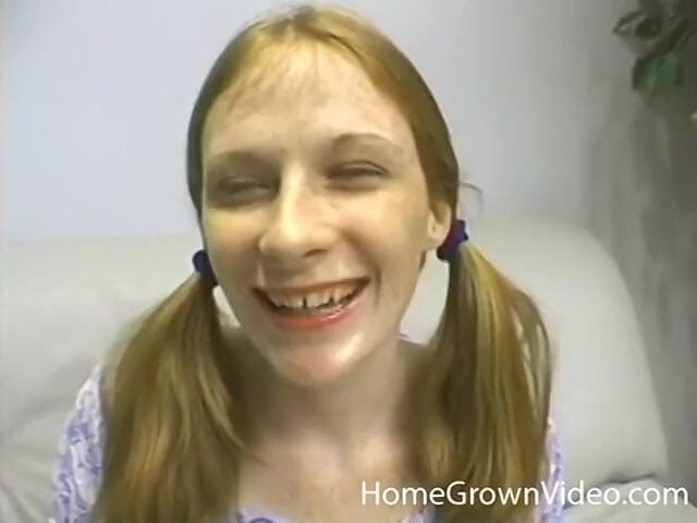 Homegrown Oral: Alison, roșcată abia legală, are parte de două ejaculări faciale