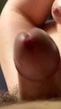 Uau! Você tem tanta escória. Provando suco de pau. Porra na boca. Close-up.