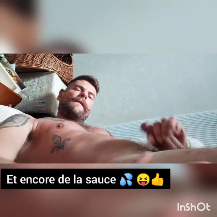 Thiebaud X Modele: Tattooed hunk jerks off and squirts