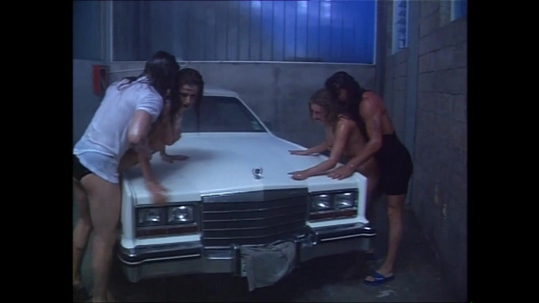 Vintage megastore: Dvě fantastické milfky ošukané a vystříkané na kundičku a zadek...