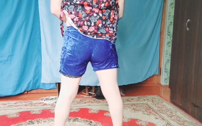 Kitty_Cross: 超越界限的美丽：在异装中庆祝多样性！