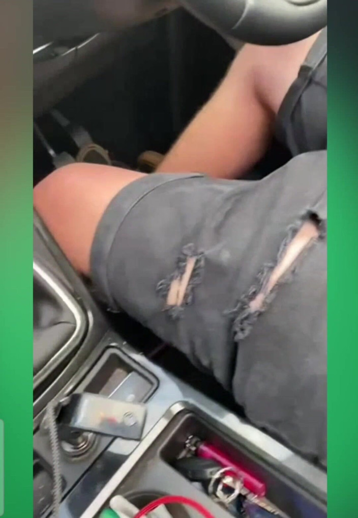 Only Owain: Sụt cu trong xe hơi với lượng tinh khổng lồ