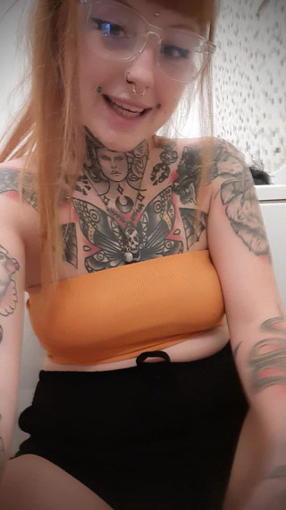 Yourfavecumslut: सफेद पसीने से तर ट्रेनर मोजे/पैरों की समीक्षा