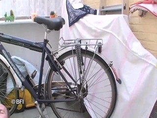 Made in Holland: ช่างซ่อมจักรยานเบลเยี่ยม vs นักเย็ดดัตช์