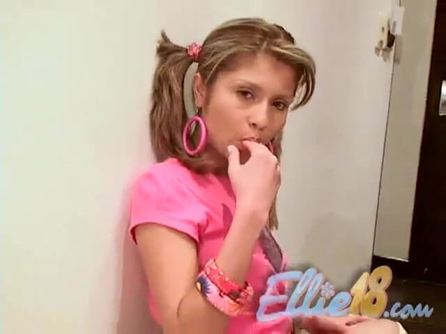 Ellie 18: Cute Ellie 18 doesn't mind you watching her masturbate