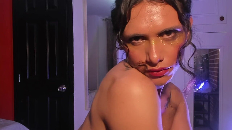 Artesensual: Dansatoare femboy