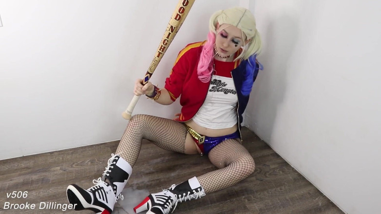 Brooke Dillinger: Harley Quinn fodida por taco de beisebol
