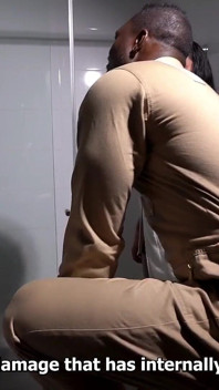 Instalatér s obrovským čůrákem šuká svého super zadku klienta ve sprše - Alejandra Garcia & Xander Black