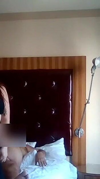La casalinga latina kathalina tradisce con un grosso uomo nero