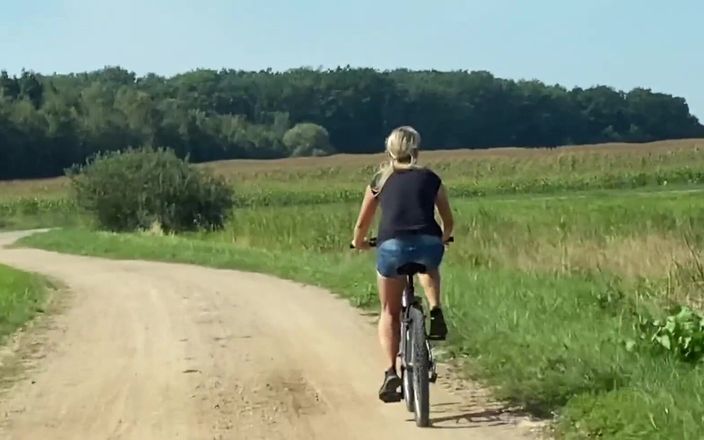 Katerina Hartlova: Ik op de fiets