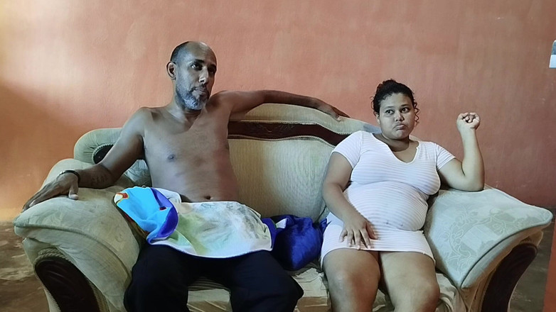 Adribella69: Aku dientot habis-habisan sama tetanggaku dan kami akhirnya seks threesome...