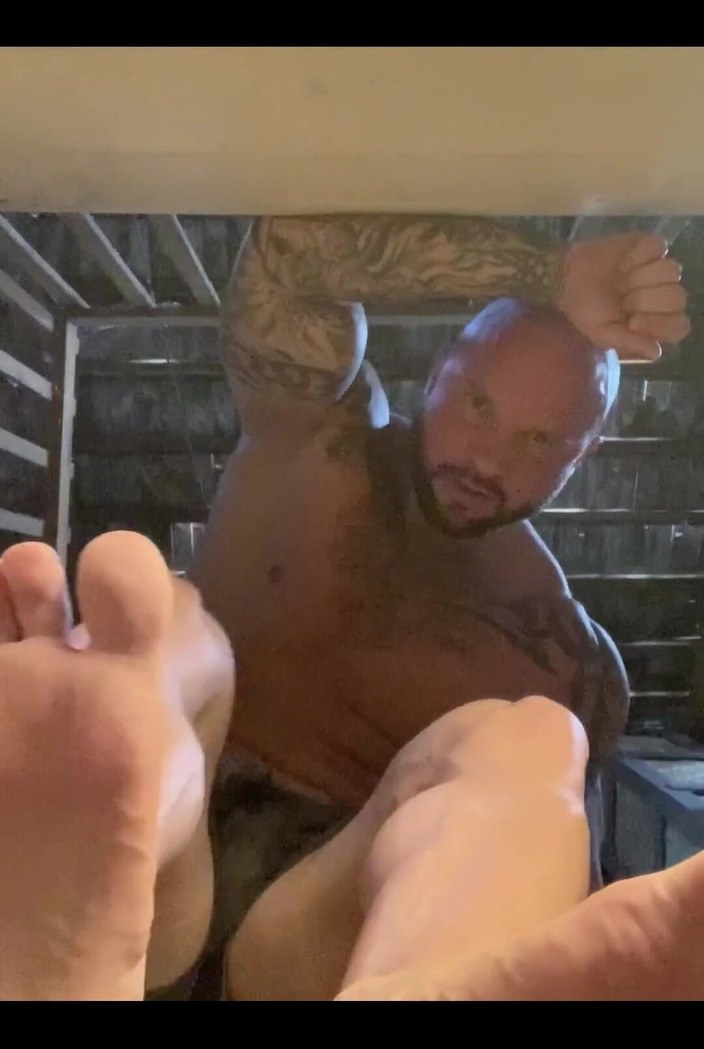 Jasons feet: 거대한