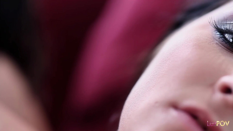 LezPOV: Gara-gara keseringan lesbian ini memanaskan pikirannya, dia terus memikirkan pria...