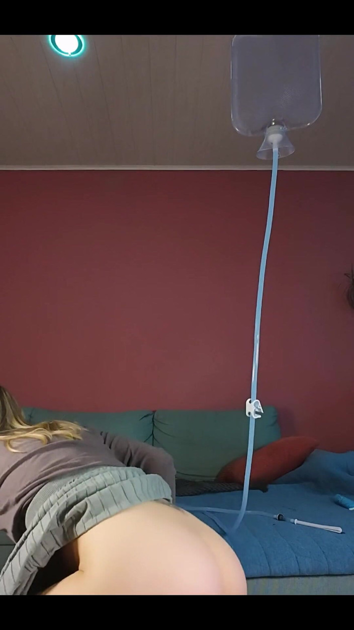 Lilux69: Encore un lavement