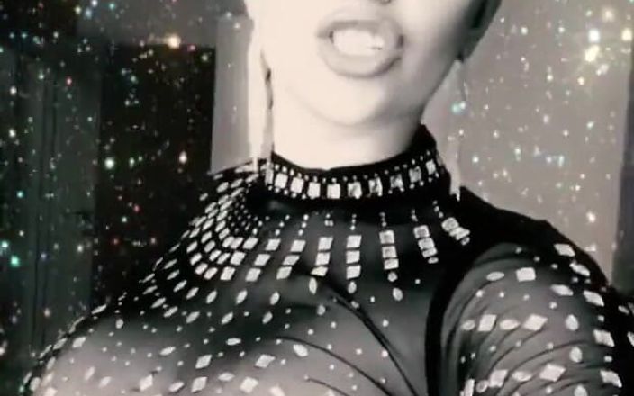 Goddess Misha Goldy: Vždy budete pode mnou a nechcete to jinak
