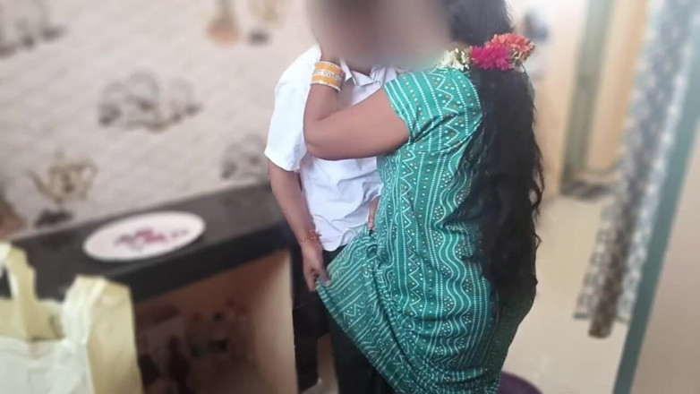 Telugu-fuckers: Desi matrigna scopata in cucina,l'ho scopata a sorpresa mentre lei...