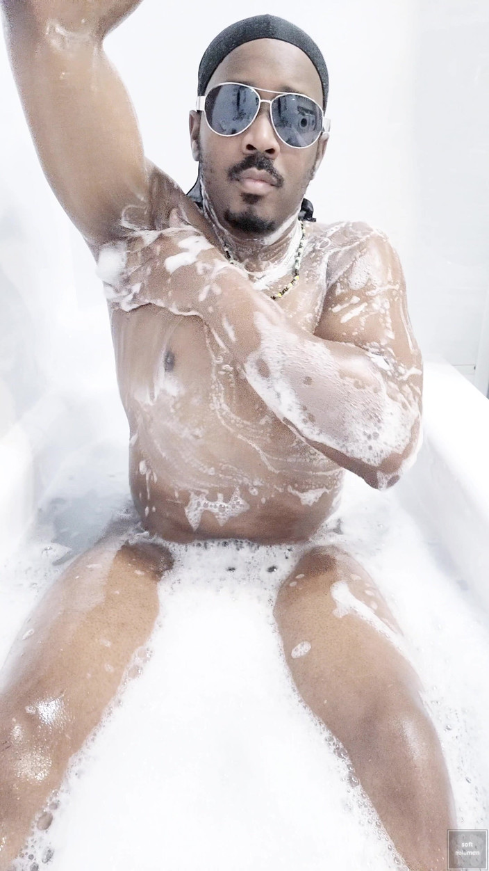 Soft Soleman: 我在浴缸里洗身体 6 - 没穿衣服