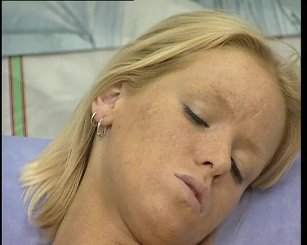 YOUR FIRST PORN: Dumme Schlampe Antonia - dum slyna Antonia