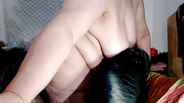 Sexy Claudia: Laisse mes cloches sonner pour toi, gros cul de tambour,...