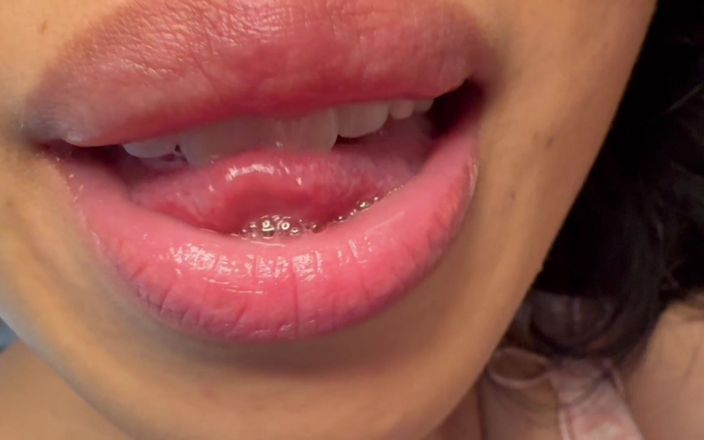 Asmr_mouth: Üstüme gel ve nefesimi kokla