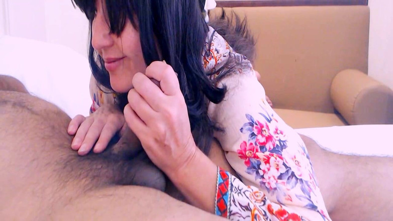 Bolly Karma: Hacer trampa en un viaje de negocios con una milf...