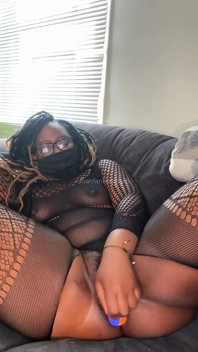 Divertimento solista con un dildo di vetro 01