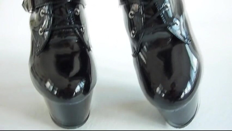 Watch4beauty: Chatte en bottes