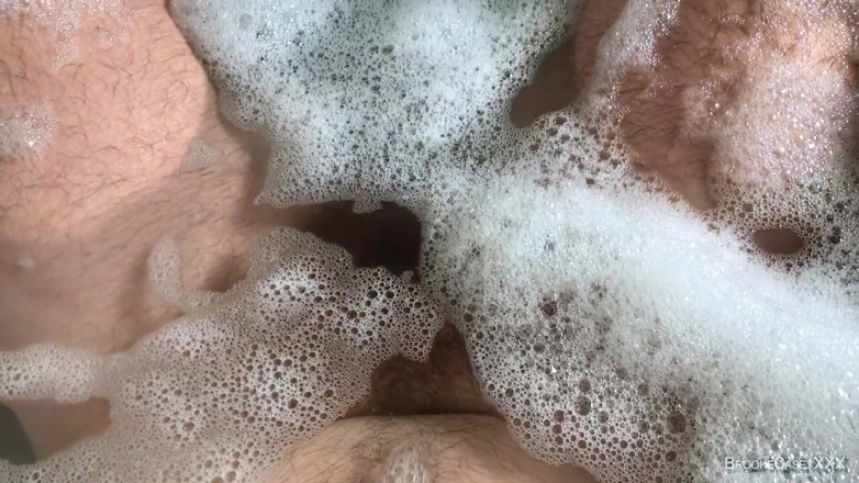Brooke Casey: Sensual Asmr Belukar Penuh Dan Menyembah Kelentit Dalam Mandi Gelembung...