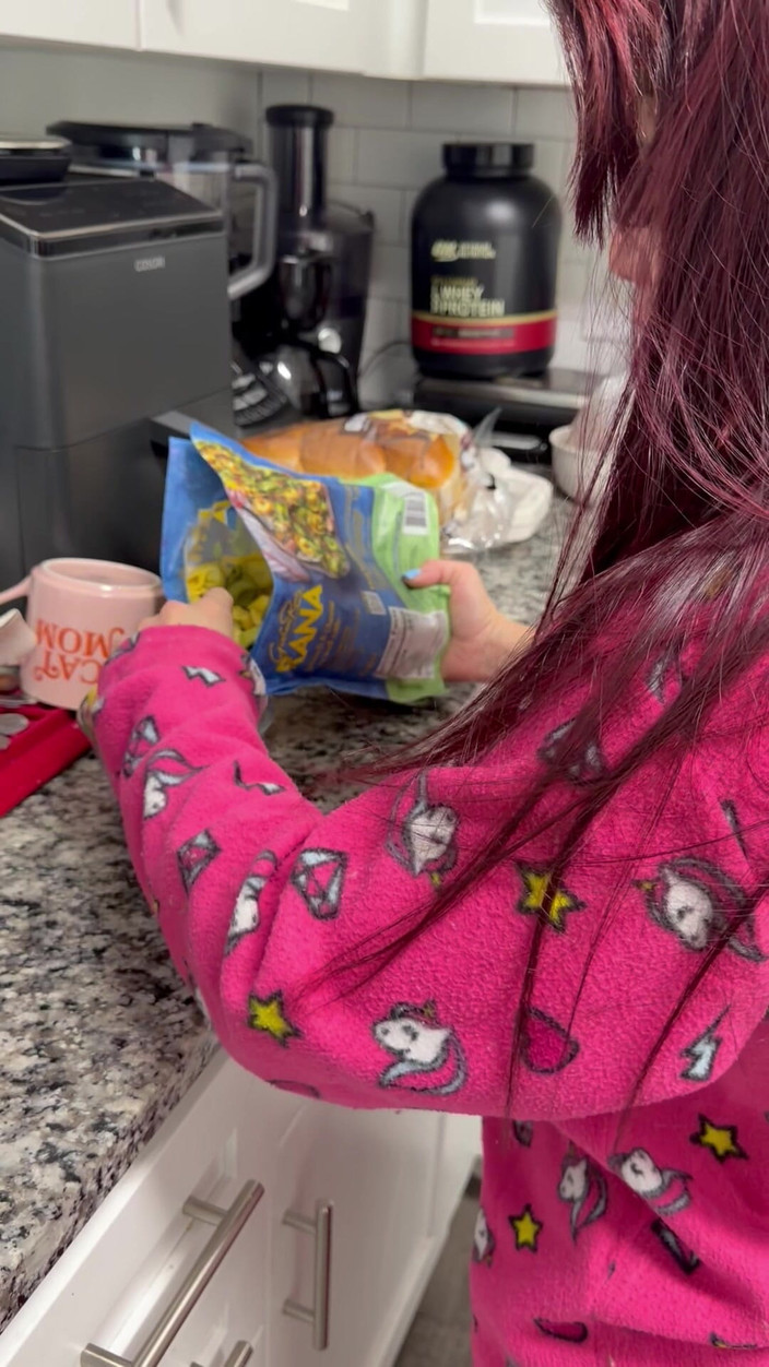 TefyLove20: Một cái mông lớn cho con cặc nhỏ bị sỉ...