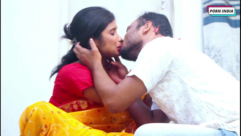 Porn India Studio: Napalona piękna para rucha się ostro