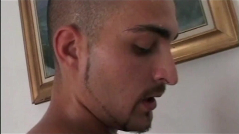 My real dirty life: 最初は少し恥ずかしがり屋でしたが、2本のチンコを舐めてキャスティングで犯されました