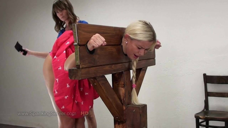 Spanking Server: Lola cu vibrator legat