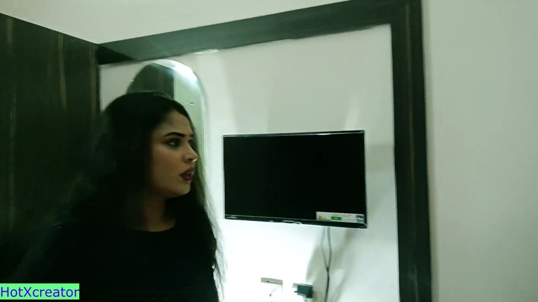 Hot creator: Manžel poslal šéfa kanceláře, aby ošukal svou sexy manželku - Desi Manželka...