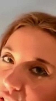 Julie Skyhigh, Atada a Un Poste, Chupa Como Una Puta Y Se Echa Un Gran Chorro De Semen En La Cara De Ángel