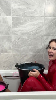 Lateksowy gunge z Belle Ohara