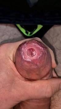 Großer, unbeschnittener phimosis-schwanz solo. Precum undicht, enge vorhaut necken, kopffetisch und ein starkes finish