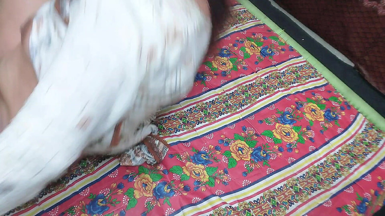 Pakistani CoupleX: Amcık çok sıkıydı, Hintli desi teyzenin götü suyla dolu, desi seks