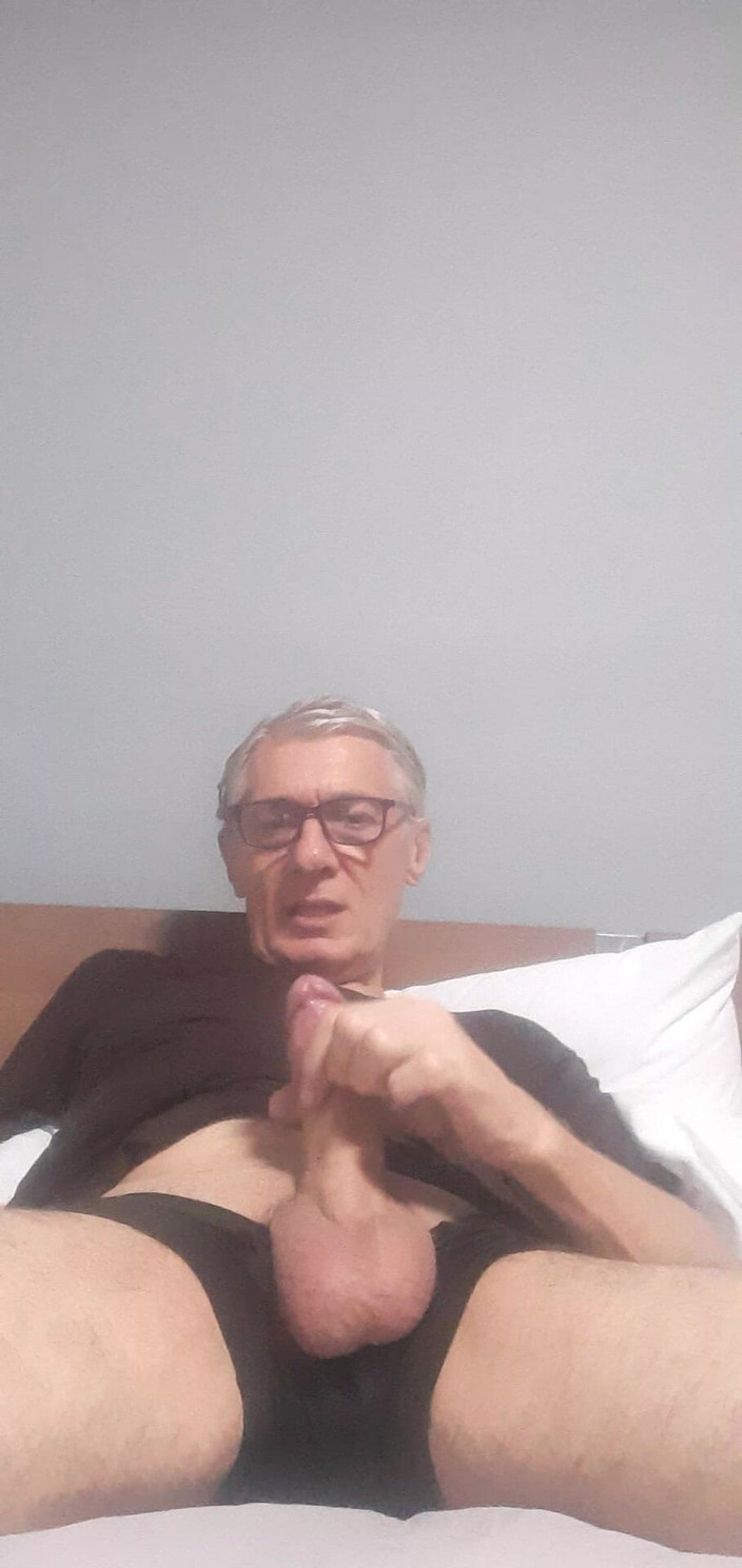 Big uncut hard cock: 세가 자위 자위
