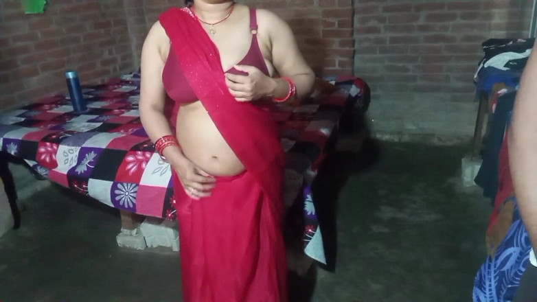 Manjushukla: Laal Sari Me Bhabhi Ji는 매우 뜨겁고 섹시해 보입니다.