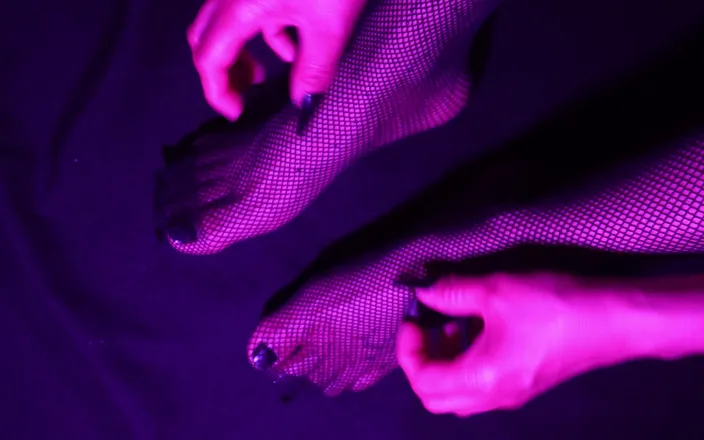 Drakefox: Asmr Intense Whisper in Ear with Feet, Sweet Temptation