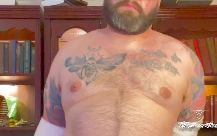 Bearded bear: TattedRockerbear se dezbracă și ejaculează